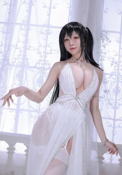 恐龙星的比基尼女孩